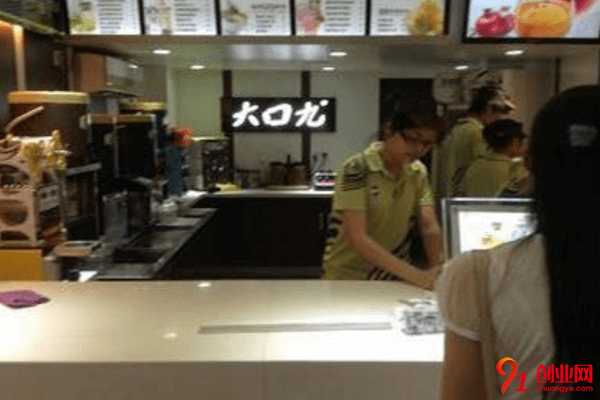 向大家介紹下大口九奶茶加盟店賺不賺錢?