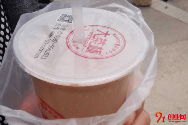 大茶杯奶茶一年能賺多少？多元化產(chǎn)品四季暢銷