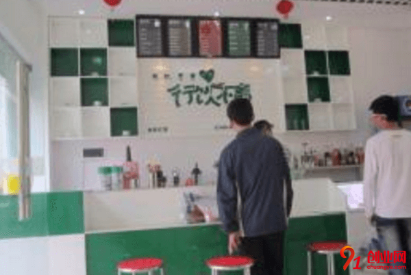 加盟行飲不離奶茶一年能賺多少？加盟受什么因素影響？