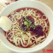 女大學生成功創業面館成為家里的頂梁柱
