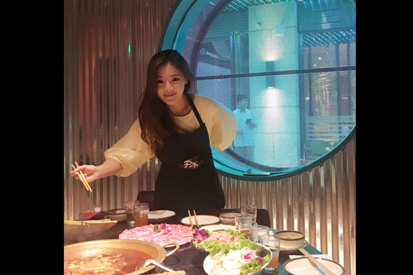 鄧家佳火鍋店地址名字 娛樂圈并不好混再說她長得也不是特別漂亮