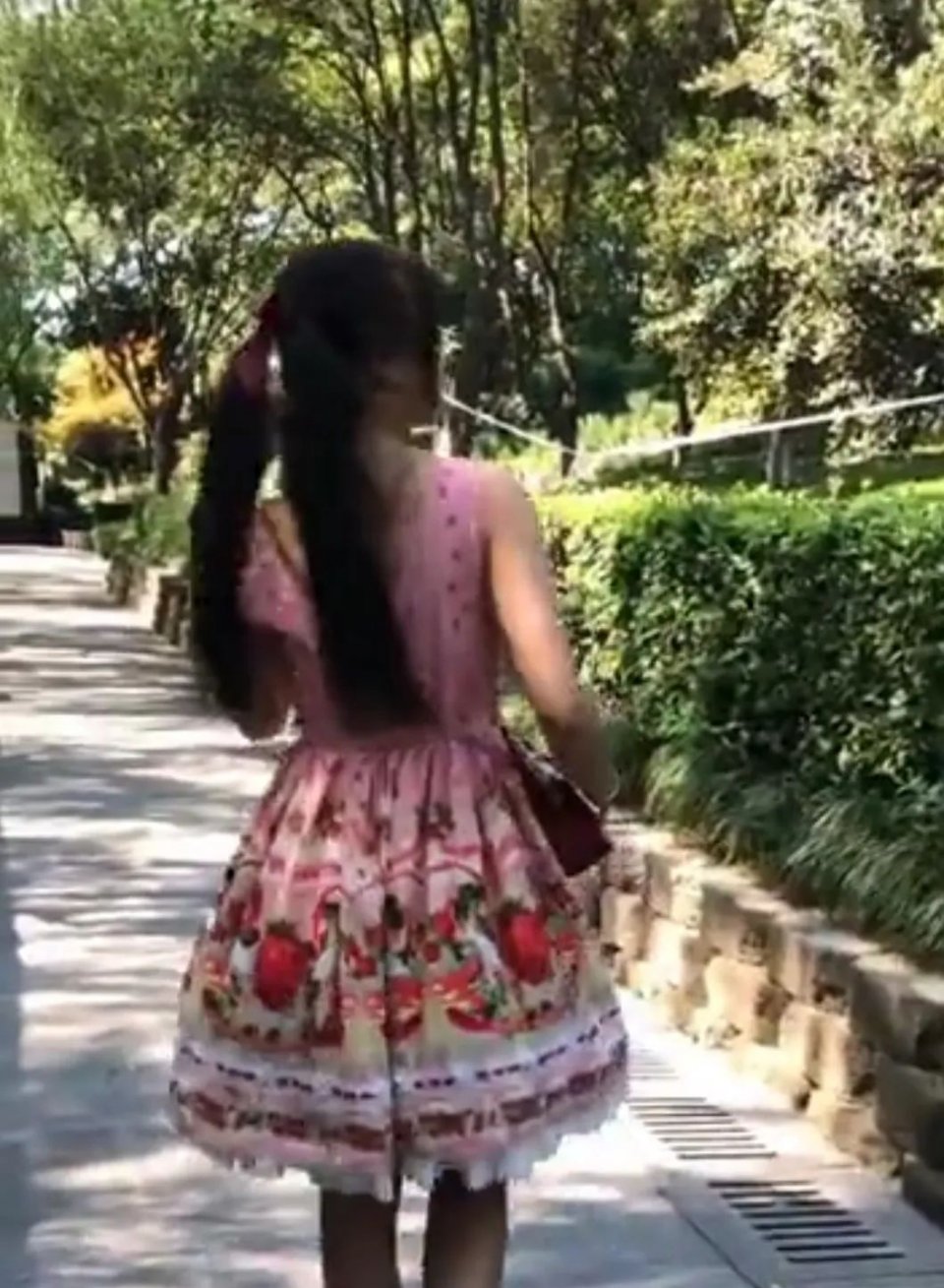暗訪網(wǎng)絡色情直播：老板年賺幾千萬，女主播過勞猝死