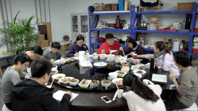 在山林只買大紅腸？你錯過了整桌美食